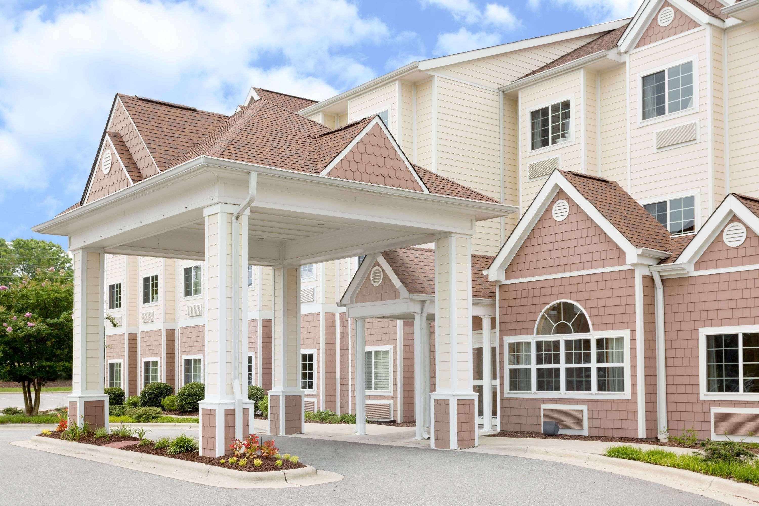 Microtel Inn & Suites By Wyndham University Medical Park Greenville Exteriör bild