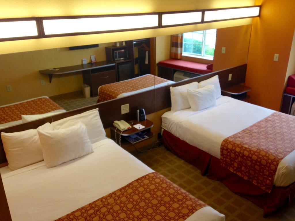 Microtel Inn & Suites By Wyndham University Medical Park Greenville Exteriör bild