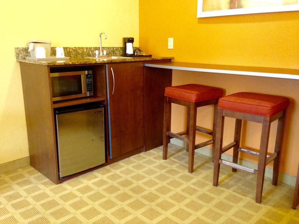 Microtel Inn & Suites By Wyndham University Medical Park Greenville Exteriör bild