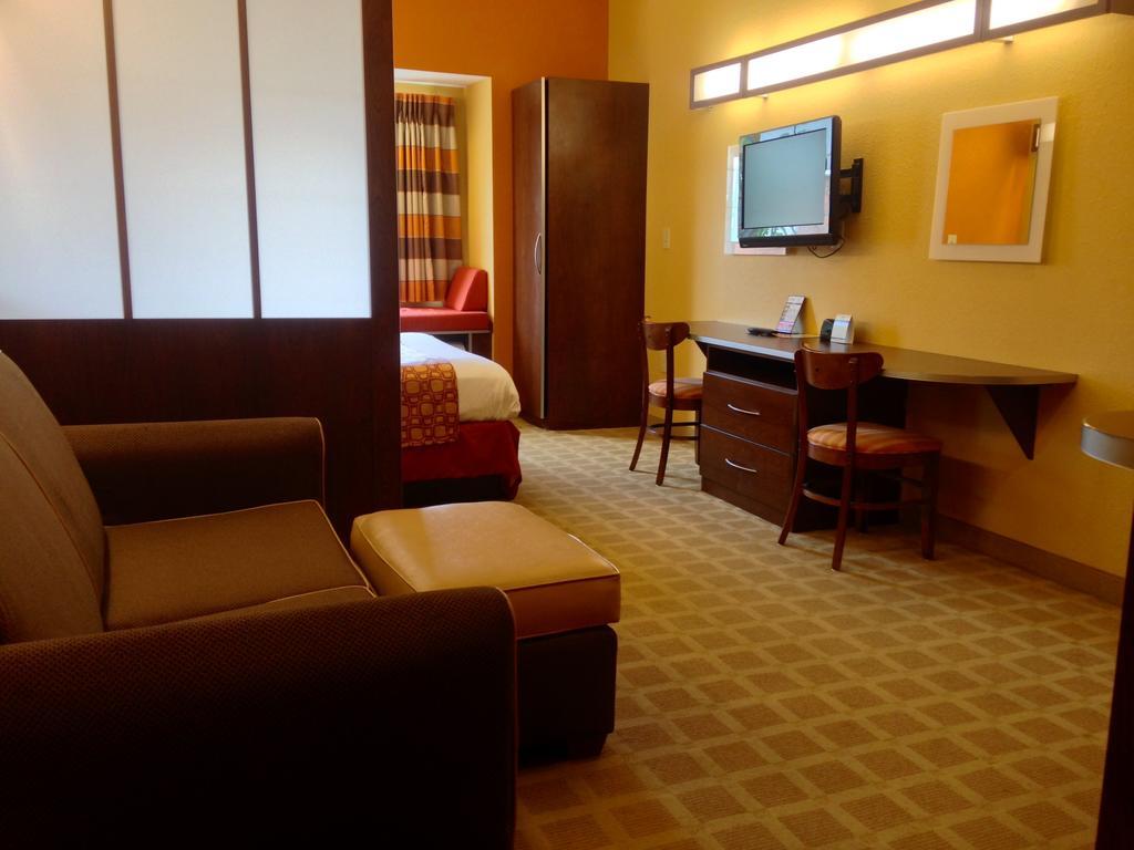 Microtel Inn & Suites By Wyndham University Medical Park Greenville Exteriör bild